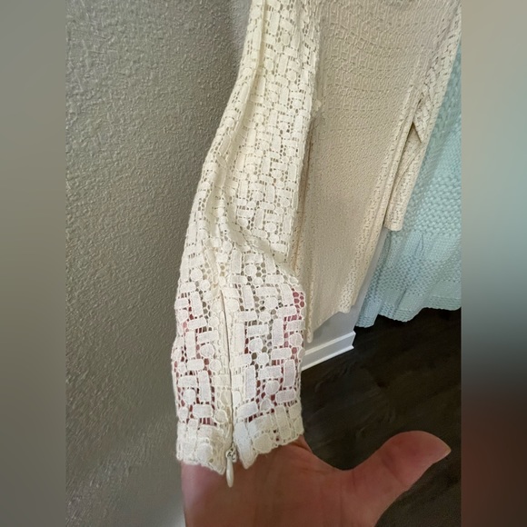 Banana Republic lined, lace dress in cream. - Picture 5 of 10